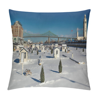 Personality  Ice Fishing On Saint-Lawrence River Pillow Covers