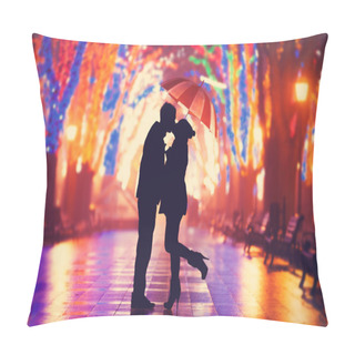 Personality  Couple With Umbrella Kissing At Night Alley. Pillow Covers