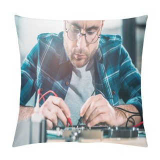 Personality  Male Engineer Testing Circuit Board Pillow Covers