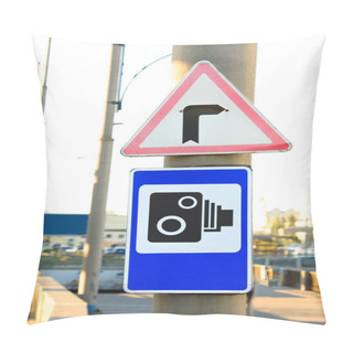 Personality  Close Up View Of Pole With Traffic Signal Cameras And Turn Right Signs Pillow Covers