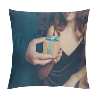 Personality  Man Presenting Gift To Girlfriend Pillow Covers