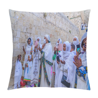 Personality  Jerusalem, Israel - May 01, 2021: Paschal Vigil (Easter Holy Saturday) Dance Of The Ethiopian Orthodox Tewahedo Church Community, In The Courtyard Of Deir Es-Sultan, Holy Sepulchre Church, Jerusalem Pillow Covers