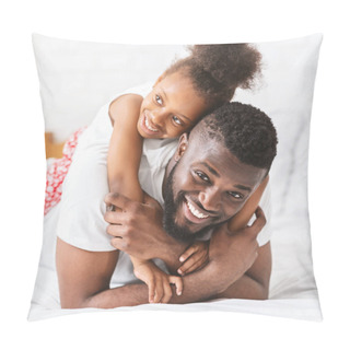 Personality  Adorable Little African Girl Hugging Her Daddy Pillow Covers