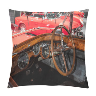 Personality  Sparkford.Somerset.United Kingdom.January 7th 2024.A 1930 Alfa Romeo 6C 1750 Gran Tourismo Is On Show At The Haynes Motor Museum In Somerset Pillow Covers