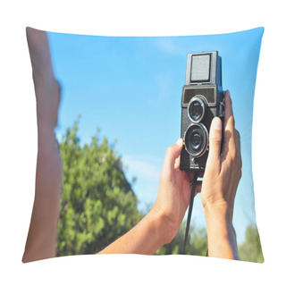 Personality  Young Man Taking A Selfie With An Old Medium Format Camera Pillow Covers