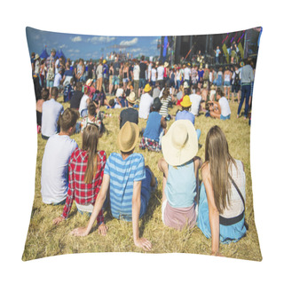 Personality  Beautiful Teens At Summer Festival Pillow Covers