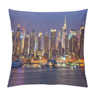 Personality  Manhattan At Night Pillow Covers