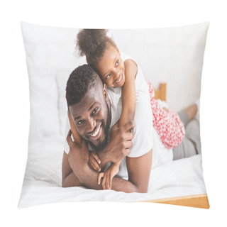 Personality  African American Man Embracing With His Little Daughter Pillow Covers