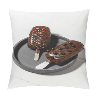 Personality  Chocolate Popsicles On A Light Background Pillow Covers