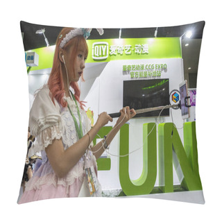 Personality  A Girl Makes Live Streaming Webcast As She Walks Past The Stand Of Chinese Online Video Site IQiyi During The 14th China International Cartoon & Game Expo, Also Known As CCG Expo 2018, In Shanghai, China, 6 July 201 Pillow Covers