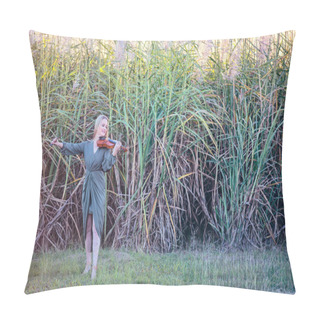 Personality  Female Violinist Playing In Front Of Sugar Cane At Sunset Pillow Covers