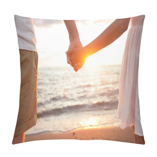 Personality  Summer Couple Holding Hands At Sunset On Beach Pillow Covers