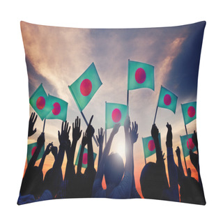 Personality  Silhouettes Of People Holding Flags Of Bangladesh Pillow Covers