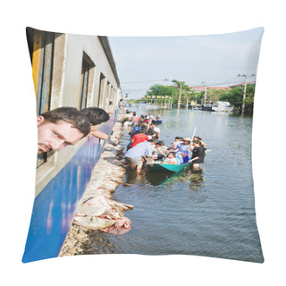 Personality  The Worst Flooding In Thailand Pillow Covers