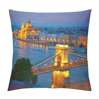 Personality  Budapest, Hungary. Chain Bridge And The Parliament. HDR Pillow Covers