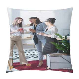 Personality  Businesswomen Drinking Coffee And Talking At Office Pillow Covers