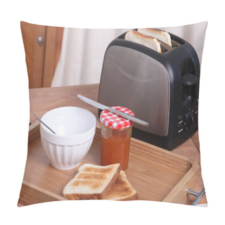 Personality  Toaster Alongside Toast And Marmalade Pillow Covers