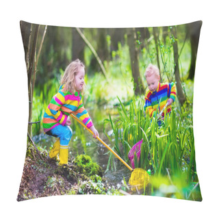 Personality  Kids Playing With Frog Pillow Covers