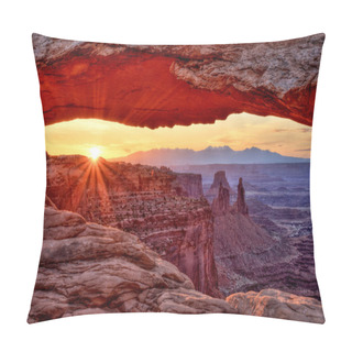 Personality  Mesa Arch At Sunrise, Canyonlands National Park, Utah Pillow Covers