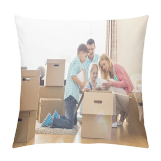 Personality  Family Unpacking Cardboard Boxes Pillow Covers