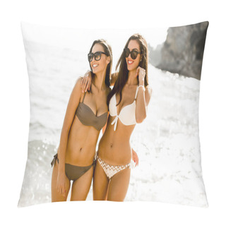 Personality  Women In Bikini On The Beach Pillow Covers