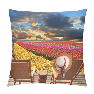 Personality  The  Straw Hat In Blooming Field Pillow Covers