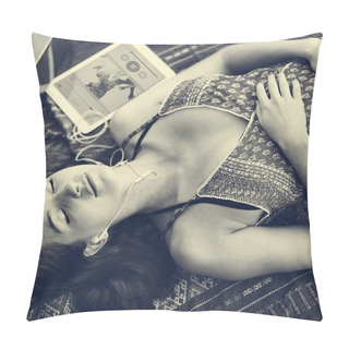 Personality  Woman Laying And Listening Music Pillow Covers