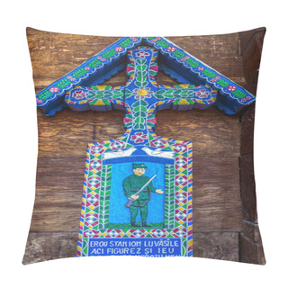 Personality  SAPANTA, MARAMURES, ROMANIA-SEPTEMBER 18, 2020: Cross In The Merry Cemetery, Famous In The World For Its Colourful Wood Tombstones, With Naive Paintings Describing The People Who Are Buried There. Pillow Covers