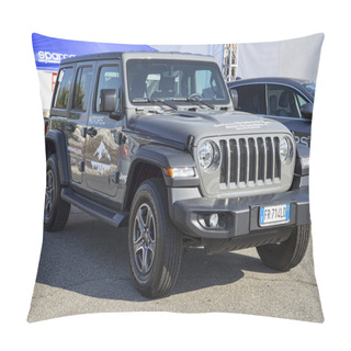 Personality  The Beauty Design Of American Off-road Vehicle Jeep Wrangler Fro Pillow Covers