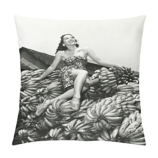 Personality  Sitting Pretty On A Pile Of Bananas Pillow Covers