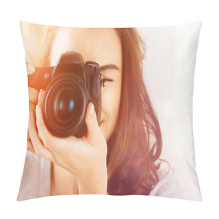 Personality  Pretty Woman Is A Proffessional Photographer With Dslr Camera Pillow Covers