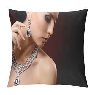 Personality  The Beautiful Woman In Expensive Pendant Pillow Covers