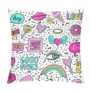 Personality  Vector Seamless Pattern With Fashion Fun Patches: Lip, Star, Strawberry, Speech Bubble On Background. Pop Art Stickers, Patches, Pins, Badges 80s-90s Style Pillow Covers