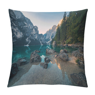 Personality  Amazing View Of Lago Di Braies Pillow Covers