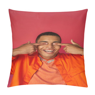 Personality  Cheerful African American Guy Obscuring Eyes With Fingers, Orange Shirt, Red Background Pillow Covers