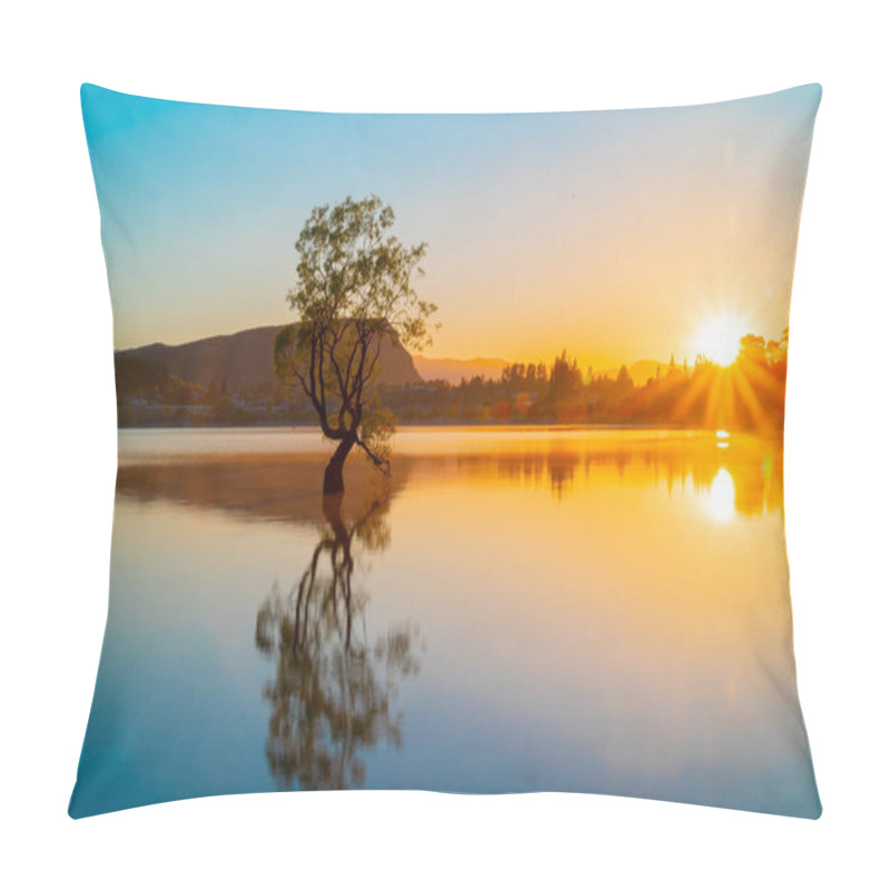 Personality  That Wanaka Tree, Willow Tree Growing In Lake Is Popular Tourist Scene In Long Exposure With Sunset Colors Reflected From Snow Covered Mountains Behind. Pillow Covers