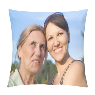 Personality  Mom And Daughter Outdoors Pillow Covers
