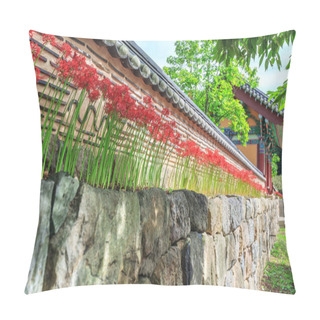 Personality  Lycoris Blooming On The Wall Pillow Covers