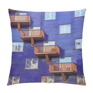 Personality  The Circle Building In London Pillow Covers