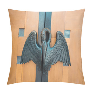 Personality  Vintage Style Door Handle In The Form Of Pellican Pillow Covers