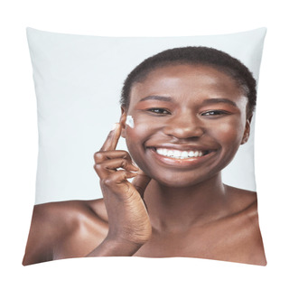 Personality  My Skin Is In Love With This Moisturiser Pillow Covers