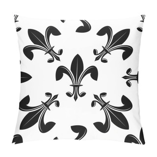 Personality  Seamless Fleur De Lys Pattern In Black And White Pillow Covers