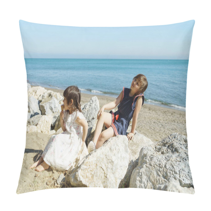 Personality  two little girls sitting on the beach against the sea pillow covers