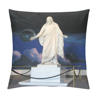 Personality  Statue Of Christ Pillow Covers