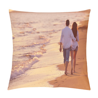 Personality  Young Couple  On Beach Have Fun Pillow Covers