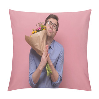 Personality  Funny Man Need A Help Or Forgiveness From His Girlfriend. Pillow Covers
