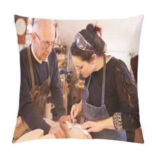 Personality  Shoemaker Training Apprentice To Make Shoe Lasts Pillow Covers