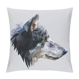 Personality  Wolf Low Poly Design. Pillow Covers