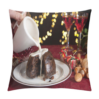 Personality  Cream On A Christmas Pudding Pillow Covers