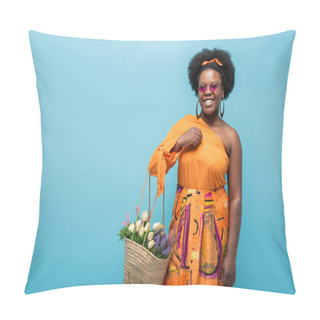 Personality  Cheerful African American Body Positive Woman In Sunglasses Holding Straw Bag With Flowers Isolated On Blue Pillow Covers